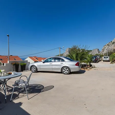 Apartments With Hot Tub Omis - 20689 Lägenhet *